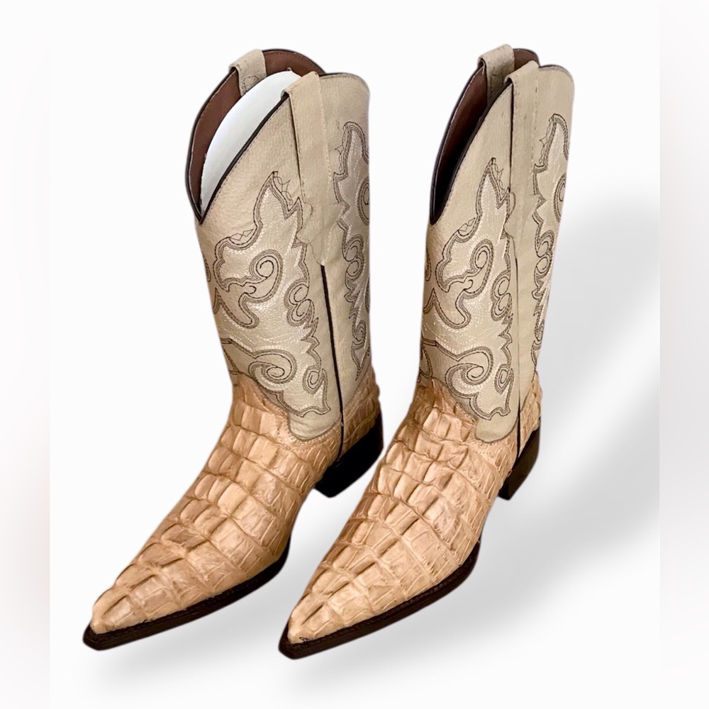 NWOB Crocodile Textured Cowboy Boots